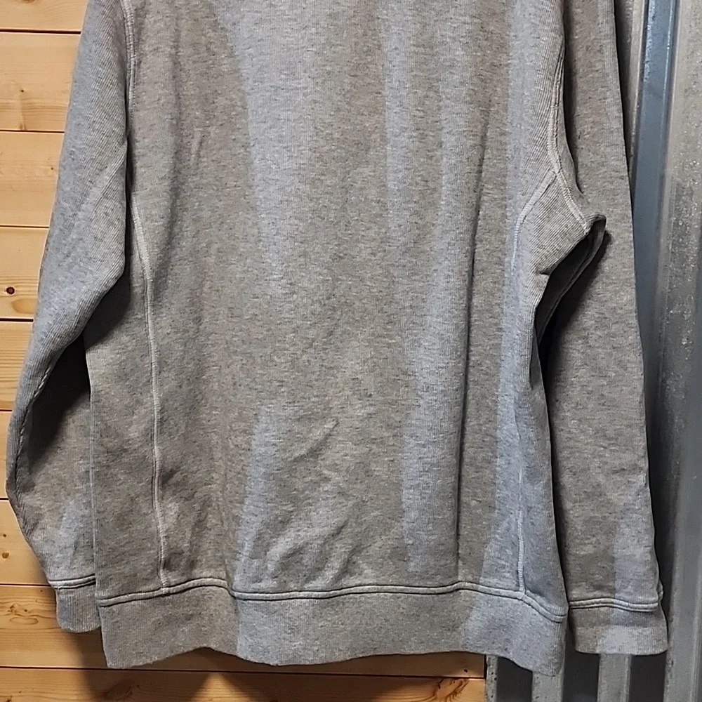 Tommy Bahama Pull Over Sweatshirt  size Medium nwot